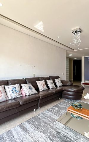 Casa de condomínio à venda com 327m², 5 quartos e 4 vagas