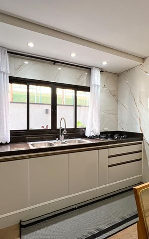 Casa de condomínio à venda com 327m², 5 quartos e 4 vagas