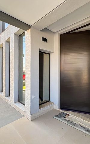 Casa de condomínio à venda com 327m², 5 quartos e 4 vagas