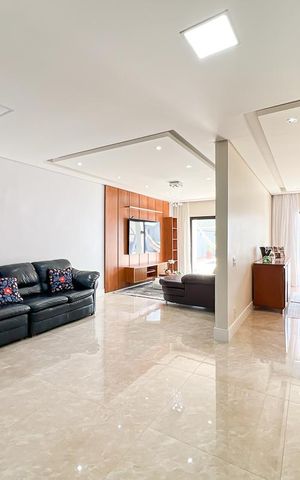 Casa de condomínio à venda com 327m², 5 quartos e 4 vagas