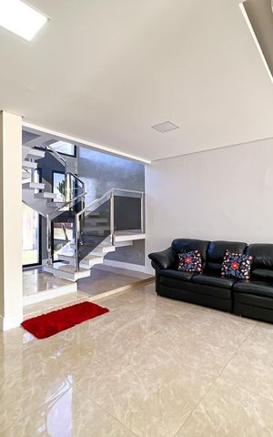 Casa de condomínio à venda com 327m², 5 quartos e 4 vagas