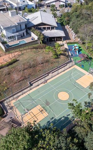 Casa de condomínio à venda com 327m², 5 quartos e 4 vagas