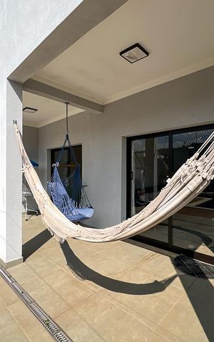 Casa de condomínio à venda com 327m², 5 quartos e 4 vagas