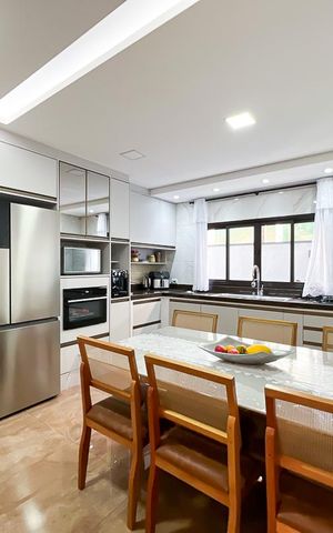 Casa de condomínio à venda com 327m², 5 quartos e 4 vagas