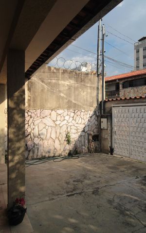 Casa à venda com 300m², 3 quartos e 2 vagasGaragem