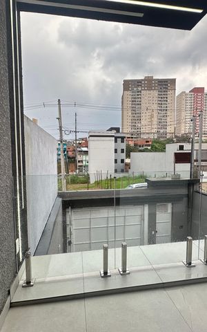 Casa à venda com 137m², 3 quartos e 1 vaga Casa à venda com 137m², 3 quartos e 1 vagaVaranda