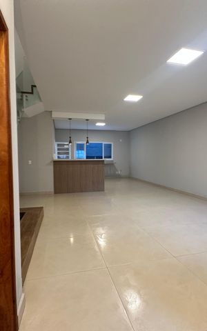 Casa à venda com 137m², 3 quartos e 1 vaga Casa à venda com 137m², 3 quartos e 1 vagaSala