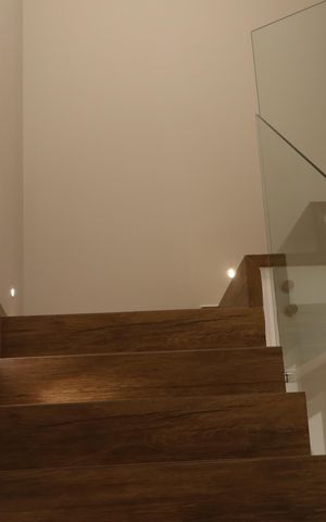 Casa à venda com 137m², 3 quartos e 1 vaga Casa à venda com 137m², 3 quartos e 1 vagaEscada