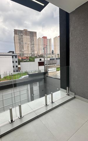 Casa à venda com 137m², 3 quartos e 1 vaga Casa à venda com 137m², 3 quartos e 1 vagaVaranda