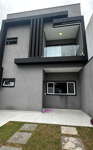 Casa à venda com 137m², 3 quartos e 1 vaga Casa à venda com 137m², 3 quartos e 1 vagaFachada