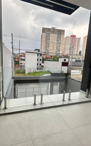 Casa à venda com 137m², 3 quartos e 1 vaga Casa à venda com 137m², 3 quartos e 1 vagaVaranda