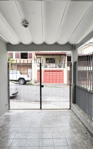 Casa para alugar com 100m², 3 quartos e 1 vaga Casa para alugar com 100m², 3 quartos e 1 vagaGaragem