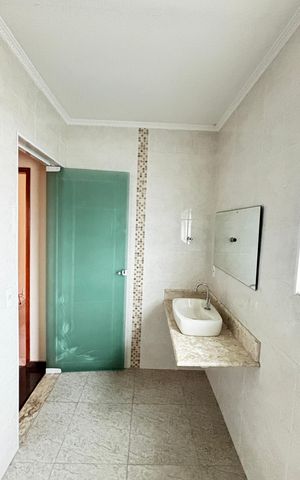 Casa para alugar com 175m², 3 quartos e 2 vagas Casa para alugar com 175m², 3 quartos e 2 vagasBanheiro