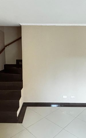 Casa para alugar com 175m², 3 quartos e 2 vagas Casa para alugar com 175m², 3 quartos e 2 vagasSala