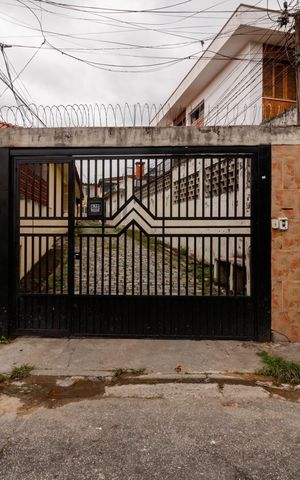 Casa à venda com 140m², 3 quartos e 1 vaga Casa à venda com 140m², 3 quartos e 1 vagaFachada - Rua particular