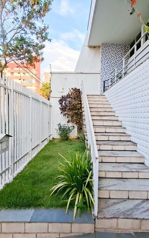 Casa à venda com 272m², 6 quartos e 4 vagas