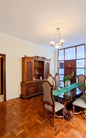 Casa à venda com 272m², 6 quartos e 4 vagas