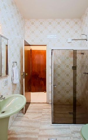 Casa à venda com 272m², 6 quartos e 4 vagas