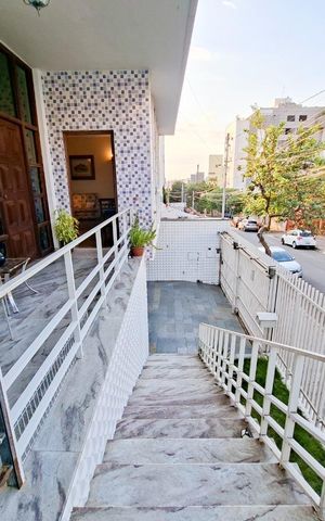 Casa à venda com 272m², 6 quartos e 4 vagas