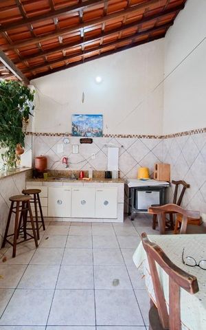 Casa à venda com 272m², 6 quartos e 4 vagas