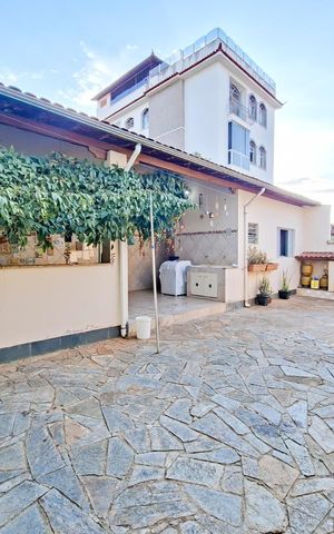 Casa à venda com 272m², 6 quartos e 4 vagas