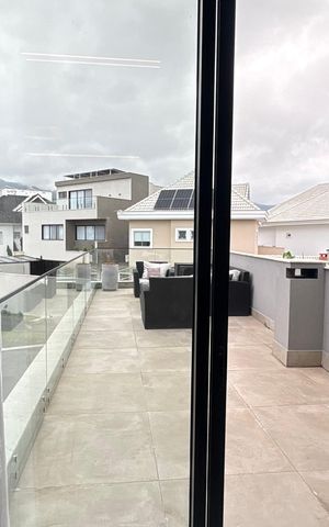 Casa de condomínio à venda com 430m², 4 quartos e 2 vagas