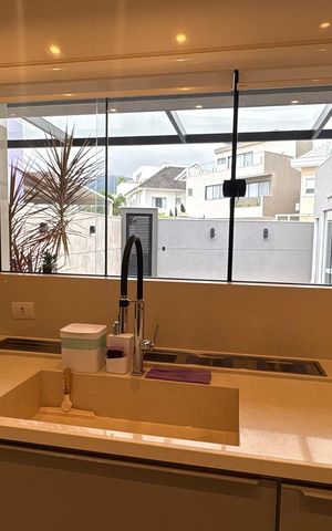 Casa de condomínio à venda com 430m², 4 quartos e 2 vagas