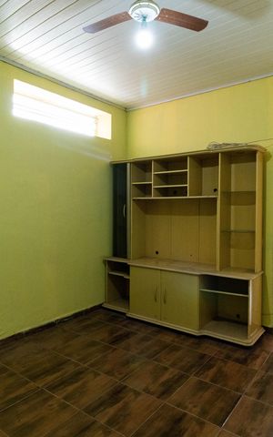 Casa à venda com 300m², 4 quartos e 4 vagas Casa à venda com 300m², 4 quartos e 4 vagasQuarto 1