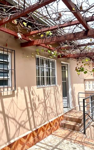 Casa à venda com 210m², 3 quartos e 2 vagas Casa à venda com 210m², 3 quartos e 2 vagasJardim