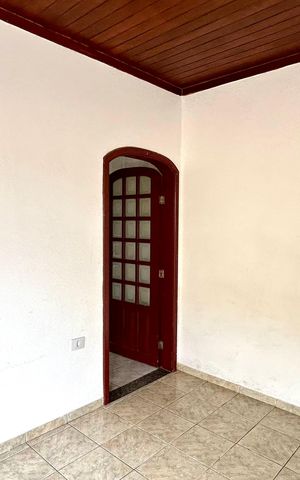 Casa à venda com 210m², 3 quartos e 2 vagas Casa à venda com 210m², 3 quartos e 2 vagasSala