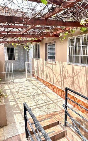 Casa à venda com 210m², 3 quartos e 2 vagas Casa à venda com 210m², 3 quartos e 2 vagasJardim