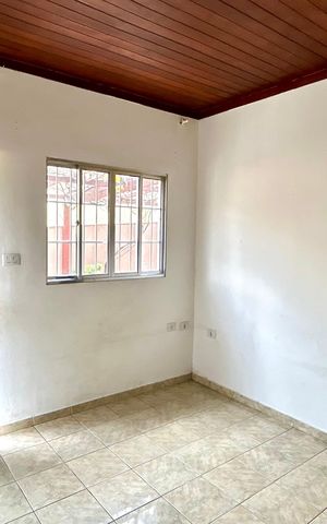 Casa à venda com 210m², 3 quartos e 2 vagas Casa à venda com 210m², 3 quartos e 2 vagasSala