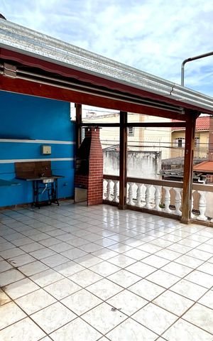 Casa à venda com 210m², 3 quartos e 2 vagas Casa à venda com 210m², 3 quartos e 2 vagasChurrasqueira