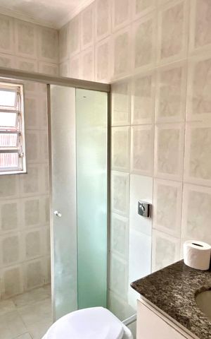 Casa à venda com 210m², 3 quartos e 2 vagas Casa à venda com 210m², 3 quartos e 2 vagasBanheiro 1