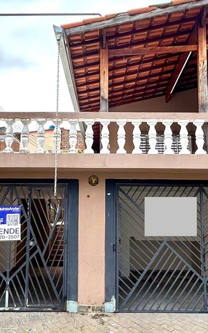 Casa à venda com 210m², 3 quartos e 2 vagas Casa à venda com 210m², 3 quartos e 2 vagasPlaca instalada na fachada do imóvel