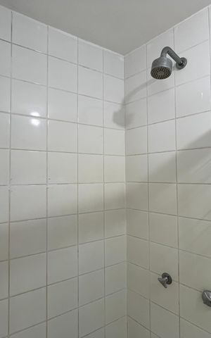 Apartamento para alugar com 72m², 2 quartos e 1 vaga Apartamento para alugar com 72m², 2 quartos e 1 vagaBanheiro da Suíte 1