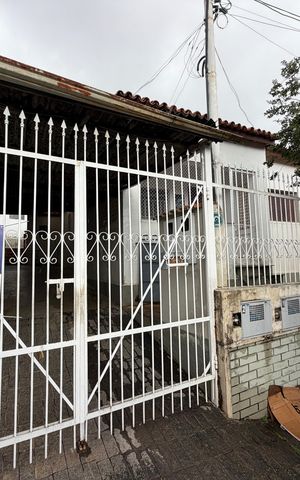 Casa para alugar com 80m², 3 quartos e 1 vagaFachada