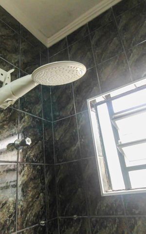 Casa para alugar com 80m², 2 quartos e 1 vaga Casa para alugar com 80m², 2 quartos e 1 vagaBanheiro