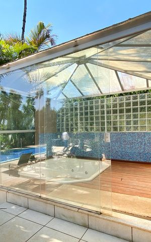 Casa de condomínio à venda com 420m², 4 quartos e 4 vagas Casa de condomínio à venda com 420m², 4 quartos e 4 vagasHidromassagem