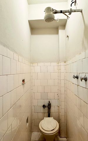 Apartamento à venda com 82m², 2 quartos e sem vaga Apartamento à venda com 82m², 2 quartos e sem vagaBanheiro de Serviço
