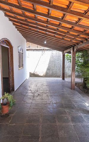 Casa para alugar com 285m², 7 quartos e 3 vagas Casa para alugar com 285m², 7 quartos e 3 vagasVaranda