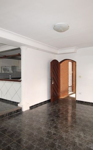 Casa para alugar com 118m², 3 quartos e 3 vagasSala