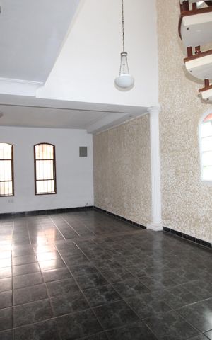 Casa para alugar com 118m², 3 quartos e 3 vagasSala