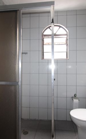 Casa para alugar com 118m², 3 quartos e 3 vagasBanheiro 2