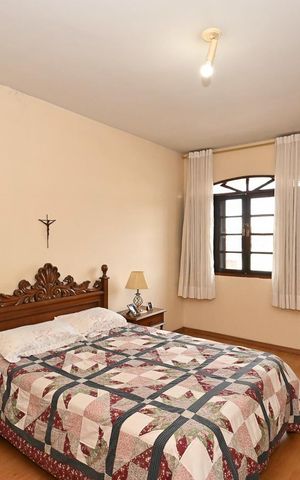 Casa à venda com 265m², 4 quartos e 4 vagasSuíte