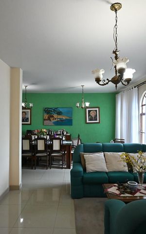 Casa à venda com 265m², 4 quartos e 4 vagasSala