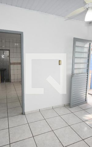 Casa para alugar com 60m², 2 quartos e sem vaga