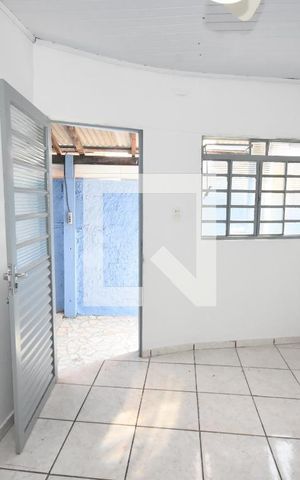 Casa para alugar com 60m², 2 quartos e sem vaga