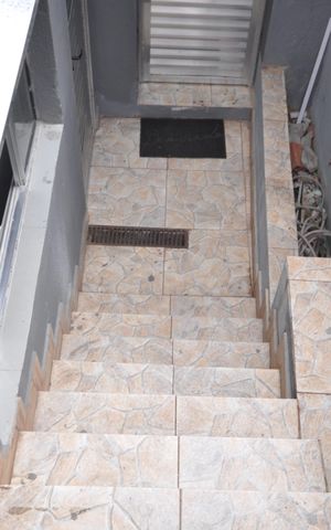 Casa para alugar com 25m², 1 quarto e sem vagaEscada de acesso