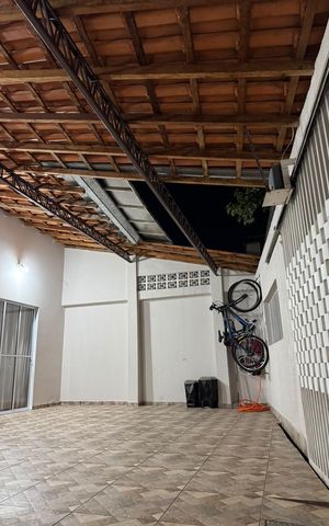 Casa à venda com 65m², 2 quartos e 3 vagas Casa à venda com 65m², 2 quartos e 3 vagasGaragem